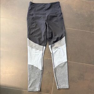 Athleta women’s Black and Gray Colorblock Leggings